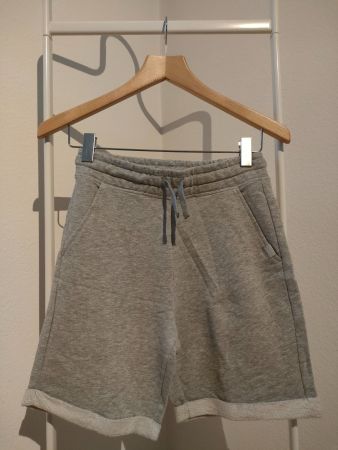 Sportliche und wunderschöne Shorts grau