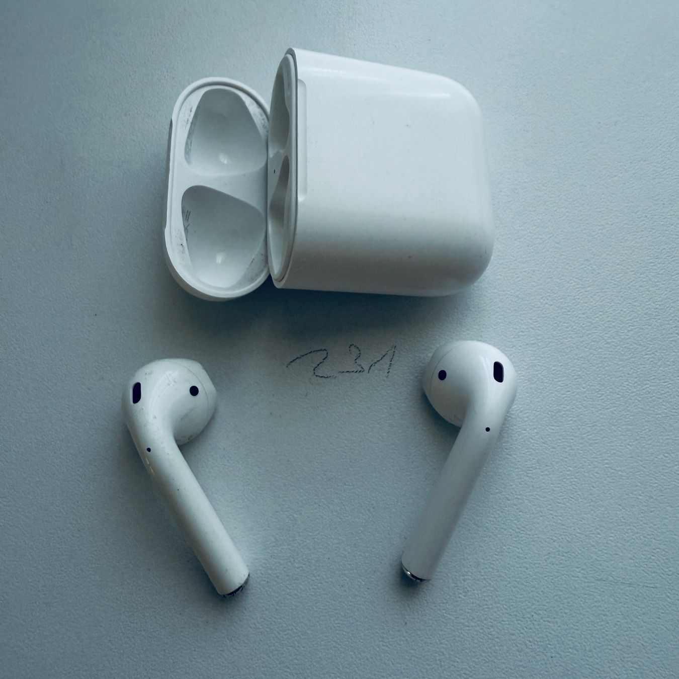 Apple Kopfhörer: Original Apple AirPods 2 Gen. Wireless Kopfhörer & Case – Gebraucht aus Basel von MY.AIRPODS.SHOP 1