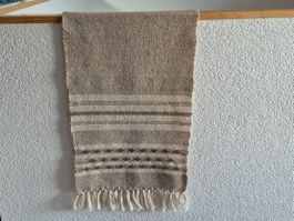 Gewobener Tischläufer in Beige/Braun mit Fransen