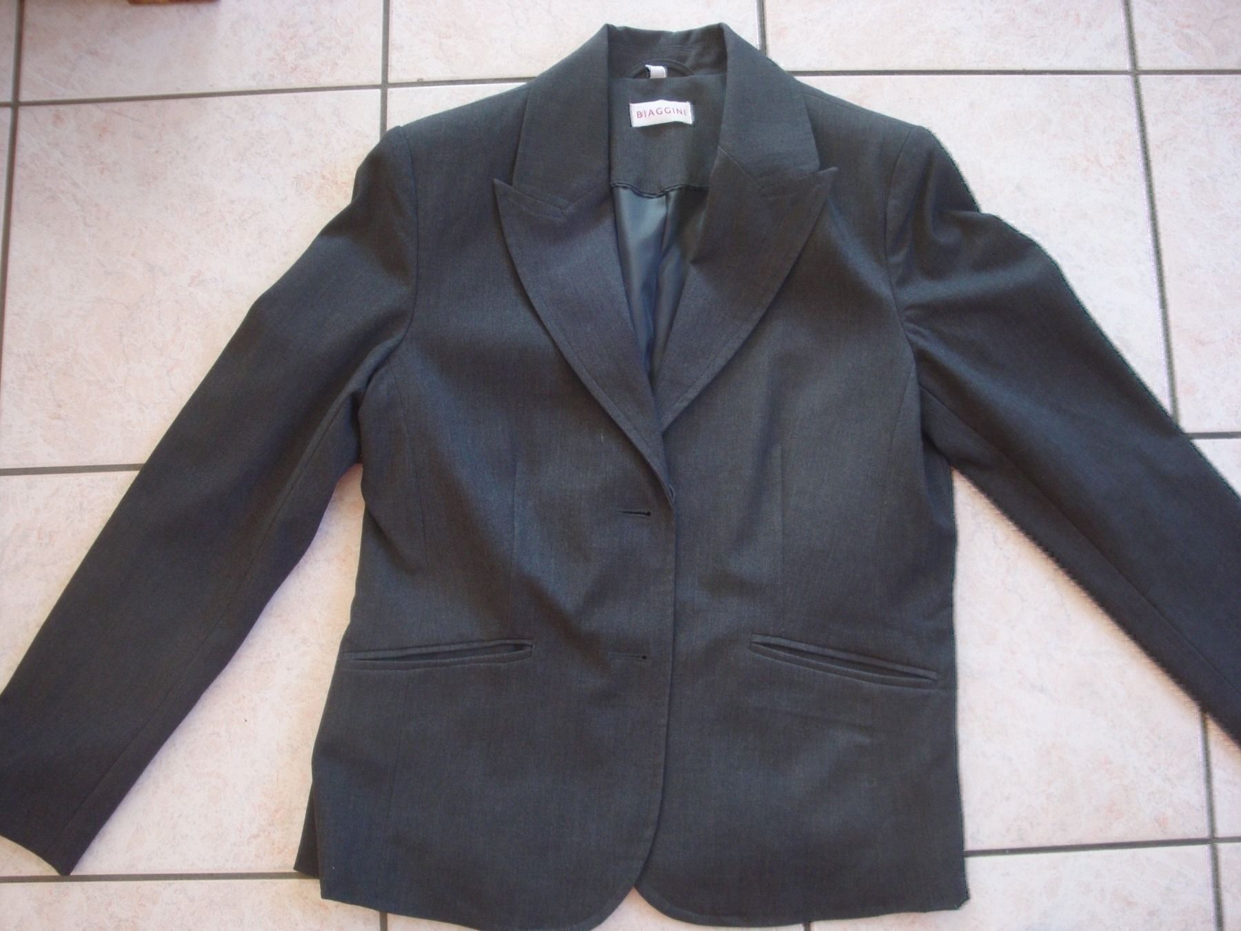 Giacche: tailleur jacke+hose dark grey gr. 38 – Nuovo (secondo la descrizione) da Porza venduto da tbch 2