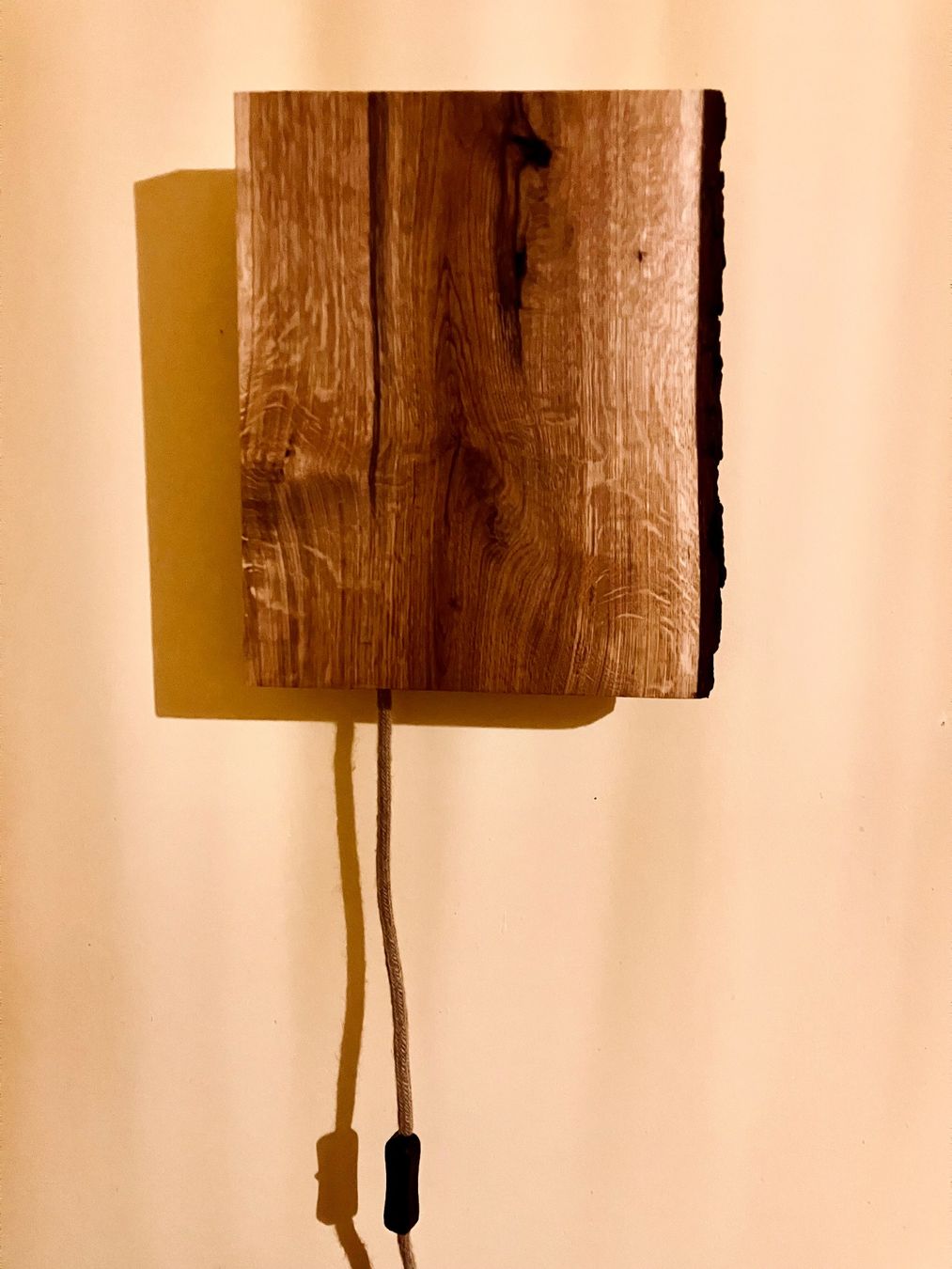 Lampade: Neue Wandleuchte aus massiver Eiche – Nuovo (secondo la descrizione) da Peseux venduto da Happynews