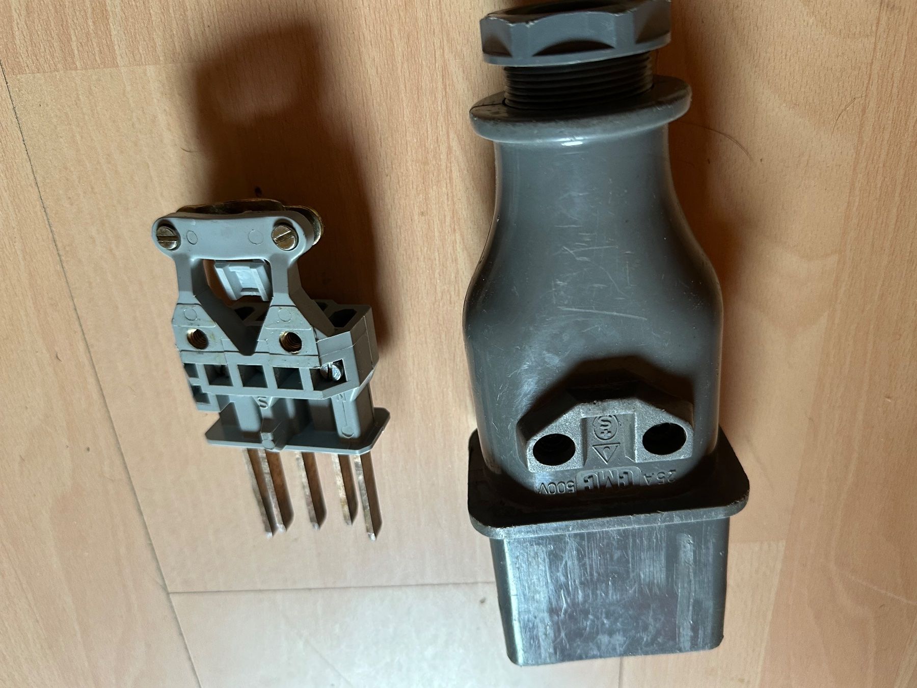 Fiches d'alim.: Stecker J25 5 pol CMC – D'occasion à Huttwil par Bolpa 3