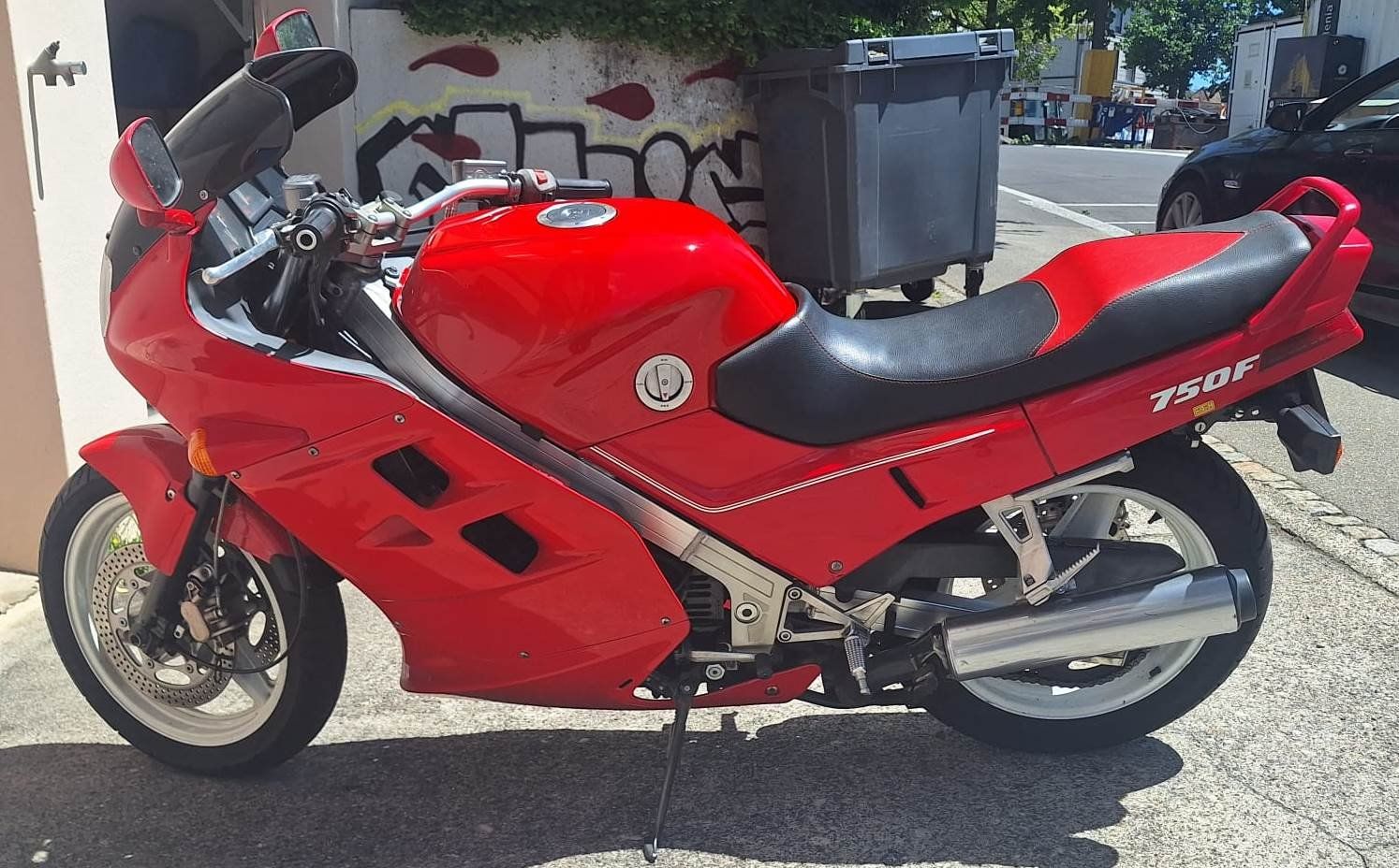 Honda Strada: Honda VFR 750F RC24 – Usato da Zürich venduto da irokoecommerce 1