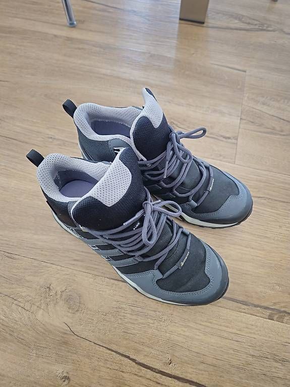 Adidas Scarpe da donna: Wanderschuhe – Usato da Amriswil venduto da Damian93