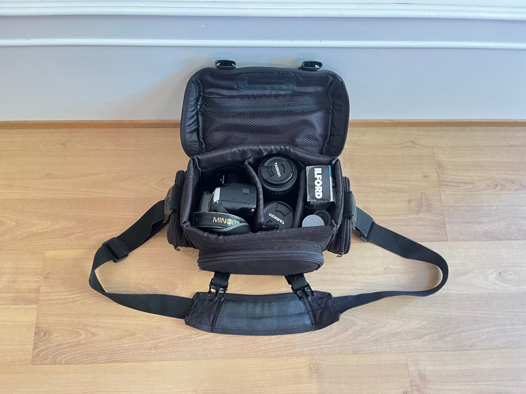 Minolta Appareil photo: Minolta DYNAX 4 mit Objektive und Tasche – D'occasion à Basel par Lancer4 9