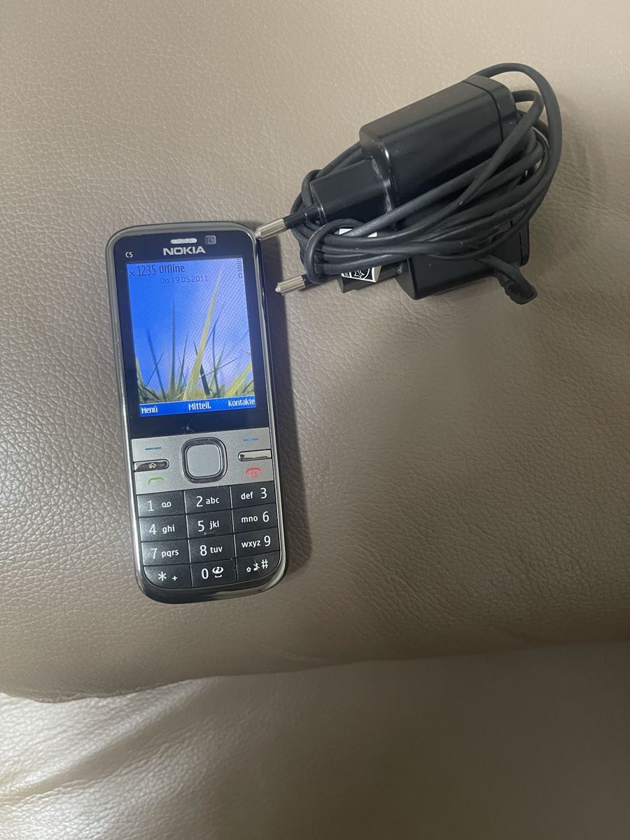 Nokia Telefoni cellulari / Smartphones: Nokia C-5-002 – Usato da Regensdorf venduto da mex5145