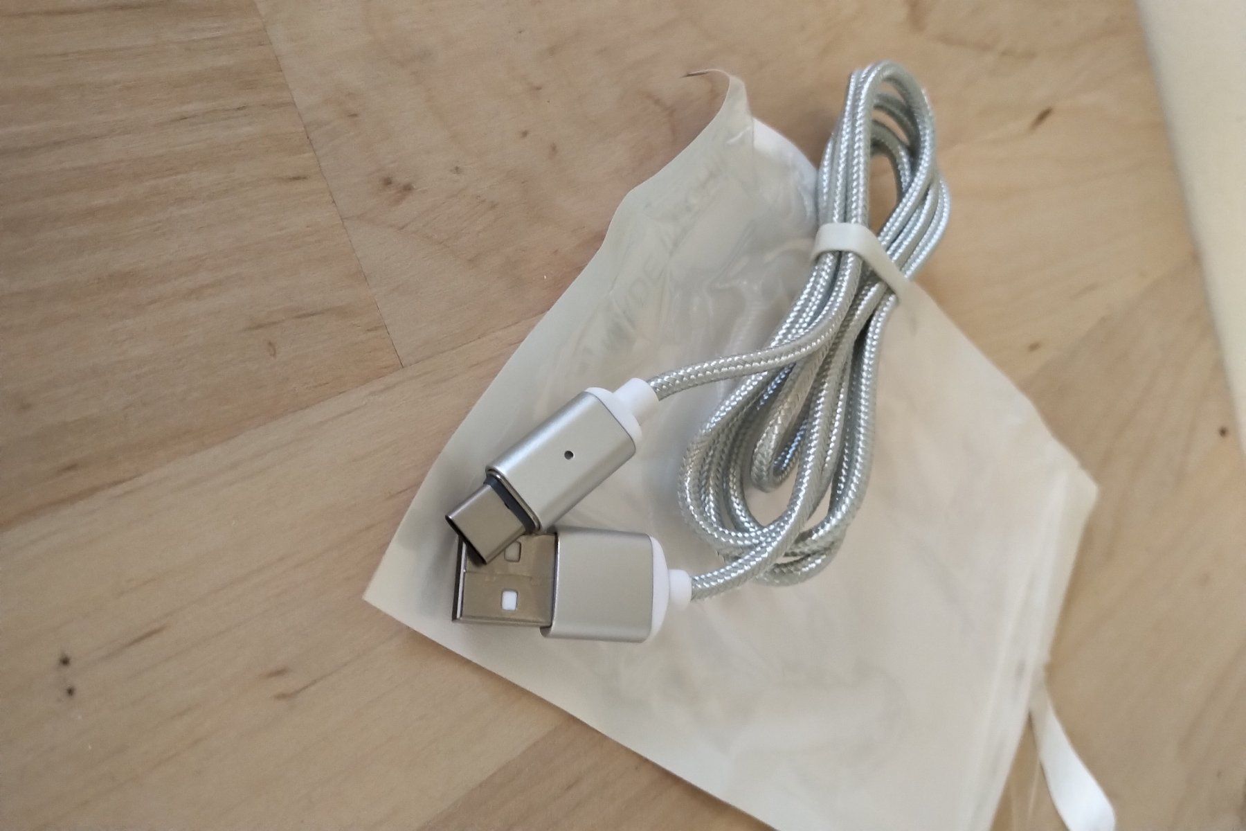 Cavi: USB-Kabel mit magnetischem Stecker – Usato da Wald ZH venduto da Kwak1853