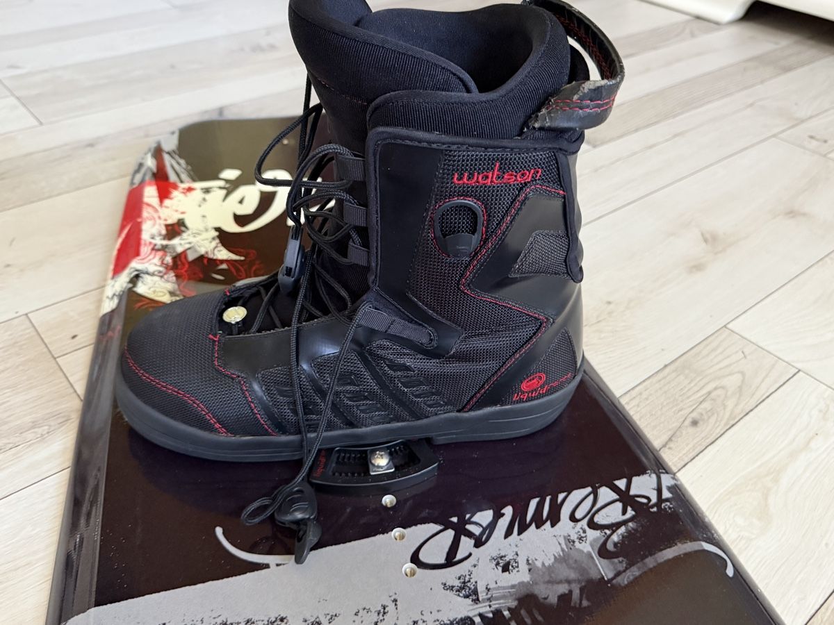 Hyperlite Surfboards & Schwimmbrette: Hyperlite Wakeboard Premier 141cm mit Watson Bindung – Gebraucht aus Stein am Rhein von bep2