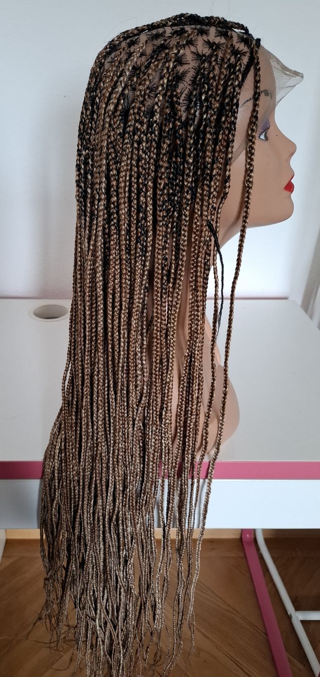 Parrucche: Light Brown Braided Wig | Natural Look | Handmade – Nuovo (secondo la descrizione) da Lausanne venduto da usa_xd5k 3