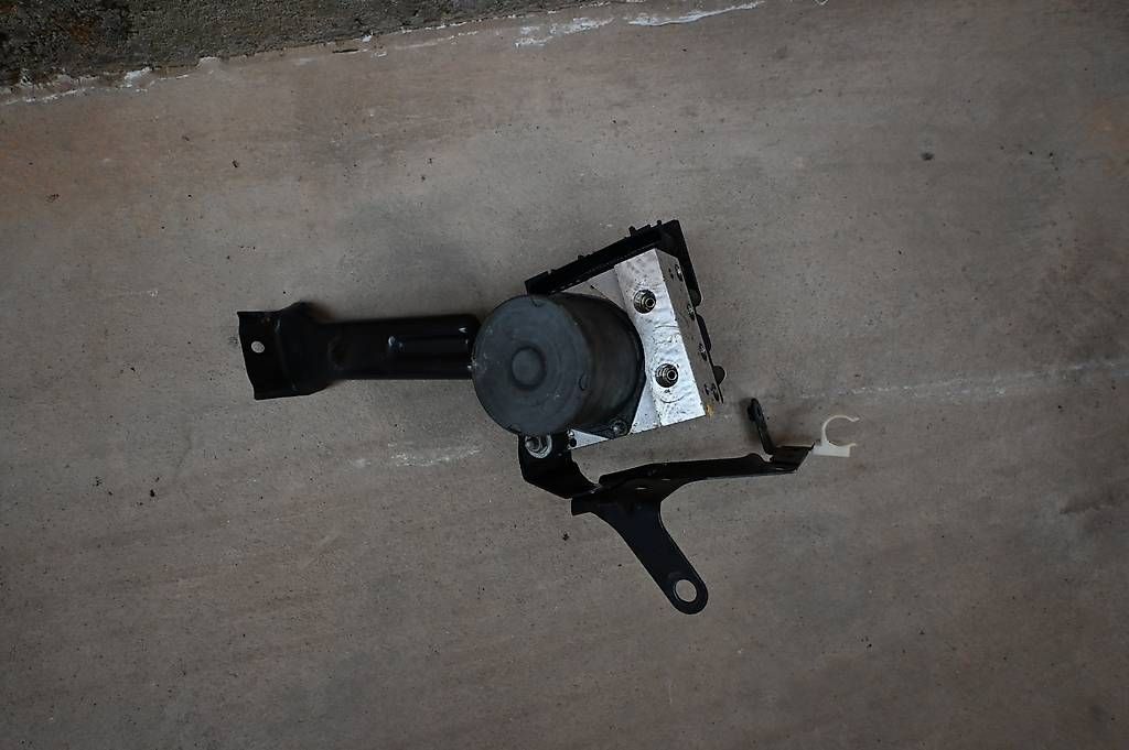 Subaru Tutti pezzi di ricambio auto: ABS-Block Subaru WRX – Usato da Frick venduto da sandro_martin