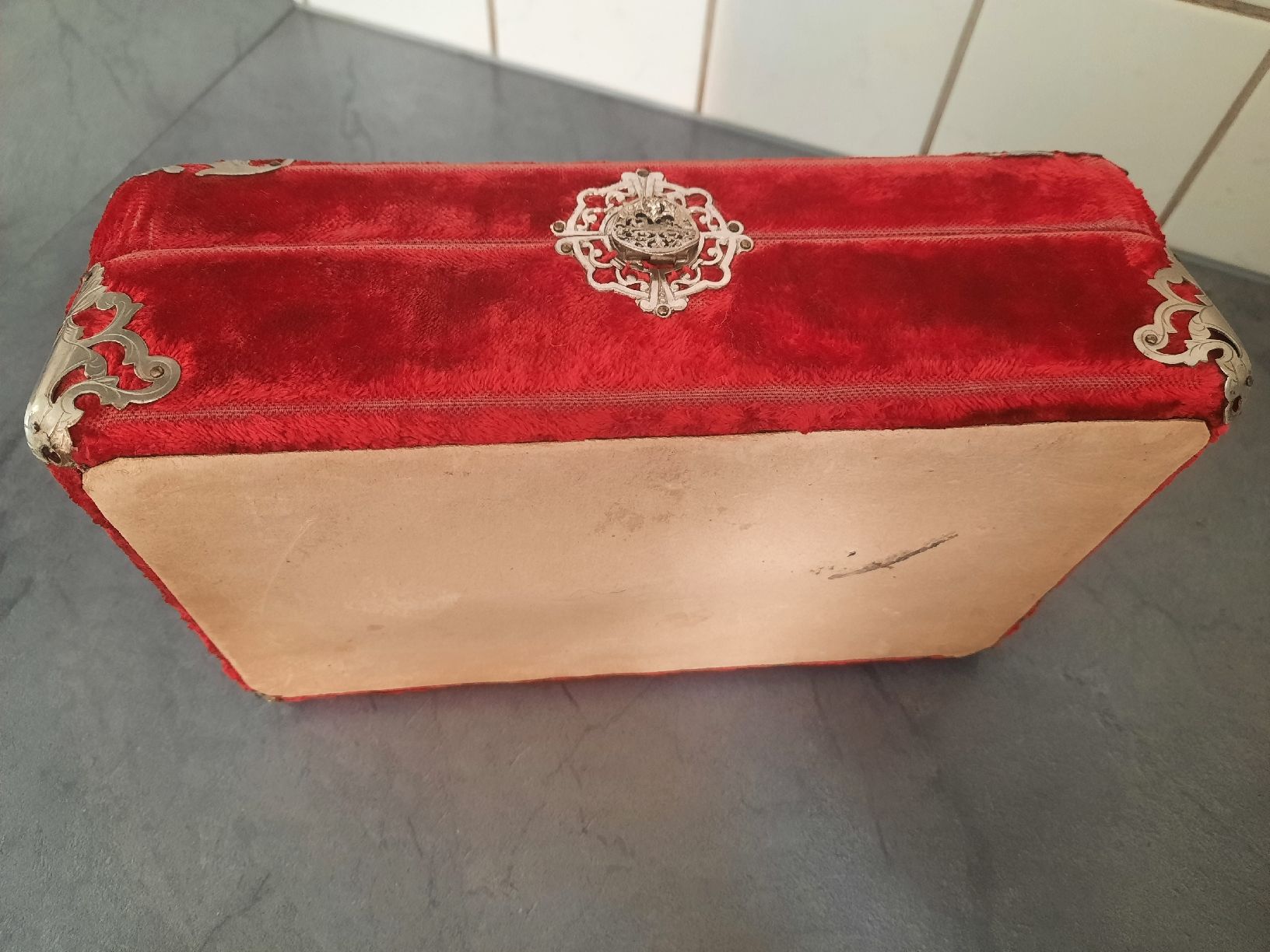 Barattoli: Vieille BOÎTE À BIJOUX, VELOURS – Usato da Le Locle venduto da marylise01 2