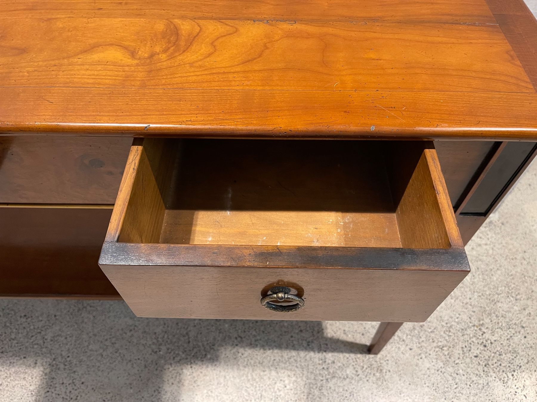 Cassettiere: Konsolentisch mit 3 Schubladen Nussbaum/Teak Mid-Century – Usato da Meilen venduto da ret_v7q8 5