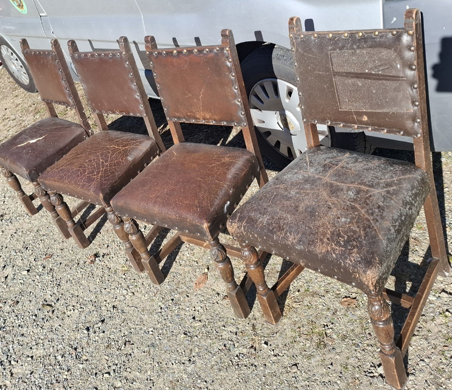 Sedie: Antike Stühle, 4er Set, Leder, Nussbaum, scheunenfund – Usato da Bedigliora venduto da Dolcezza0 1