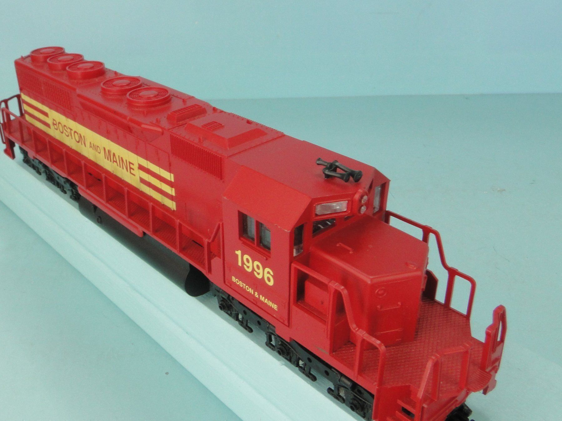 Mehano Modelleisenbahnen: Mehano Boston and Maine SD45 – Gebraucht aus Bülach von cann11 5