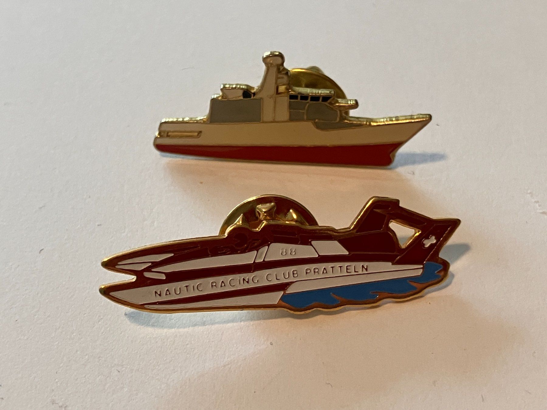 Plaquettes & Badges: 2 Pin Schiffe – D'occasion à Basel par djwwpp