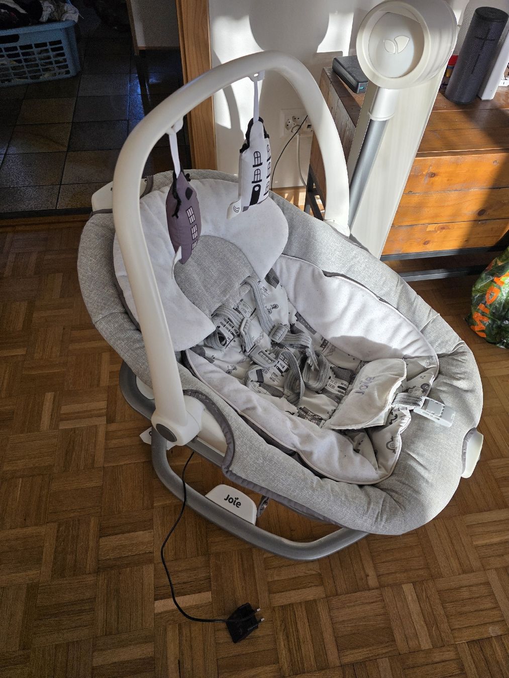 joie elektrische wippe vibration Joie Serina 2in1 elektrische Babyschaukel Babywippe in ZH (Gebraucht) in  Schlieren für CHF 45 – nur Abholung auf Ricardo kaufen
