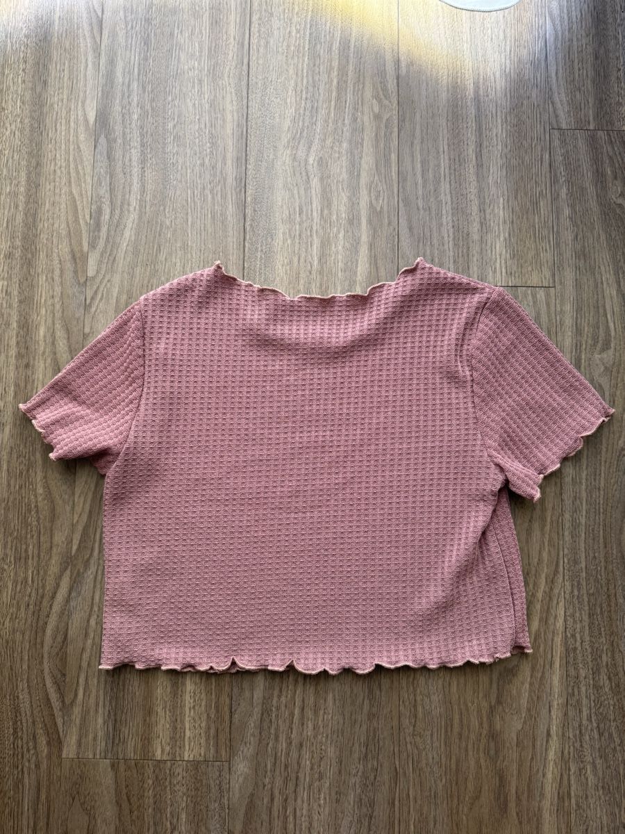 T-Shirts: PINK CROPTOP 💕 – Gebraucht aus Dietikon von athiinax 2