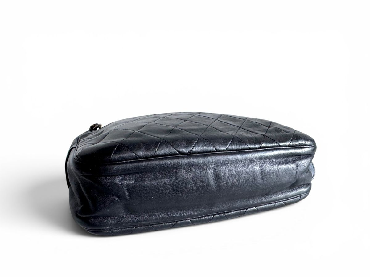 Chanel Taschen für Damen: CHANEL Vintage Quilted Camera Bag Tasche – Gebraucht aus Kriens von hannaandkiko 4