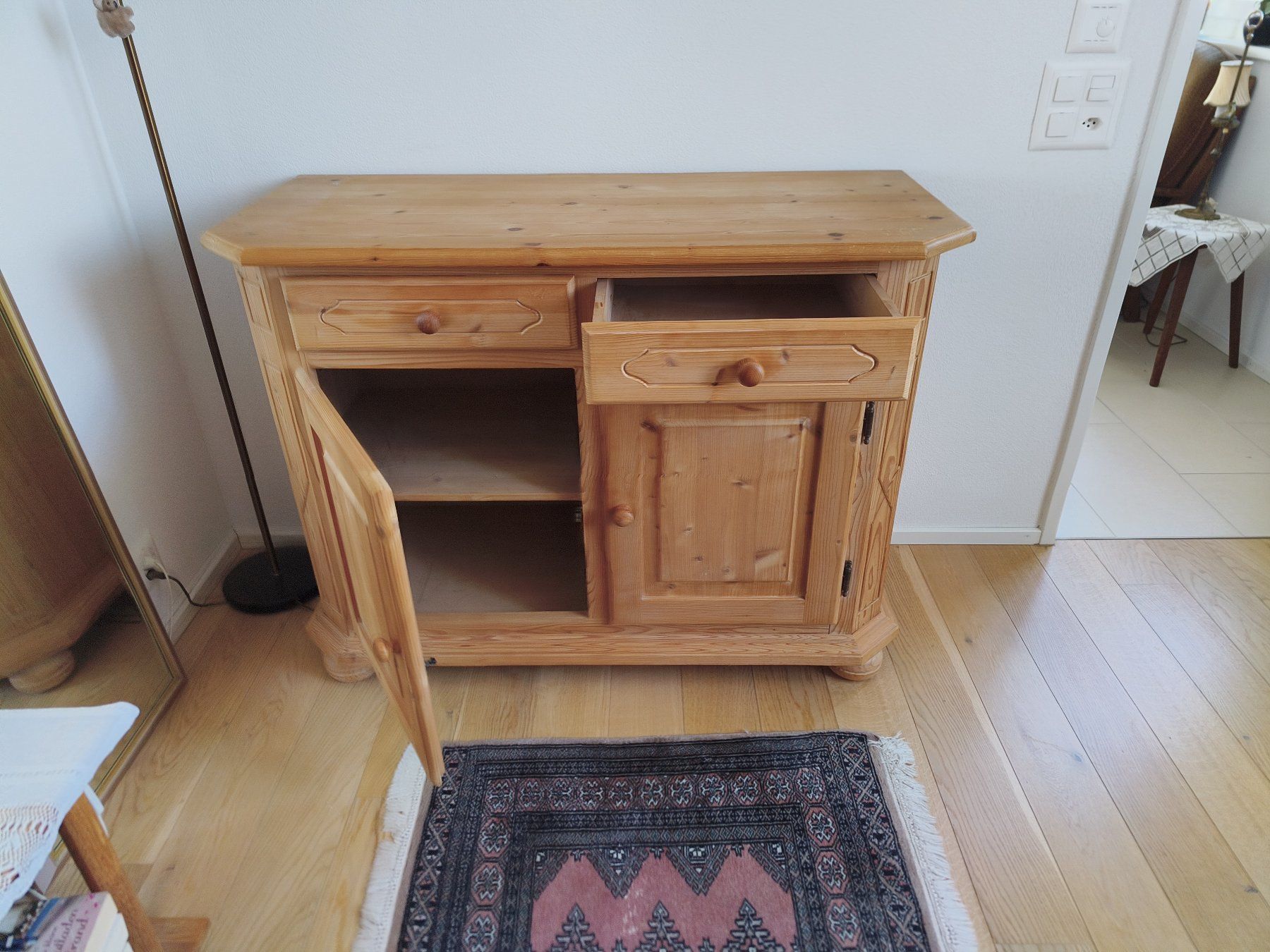 Kommoden: Massivholz-Kommode – Gebraucht aus Remetschwil von Splitstone