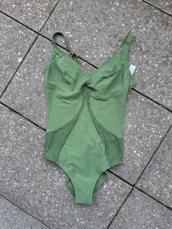 Badeanzug Triumph grün Gr. 38 D neu mit Etikett