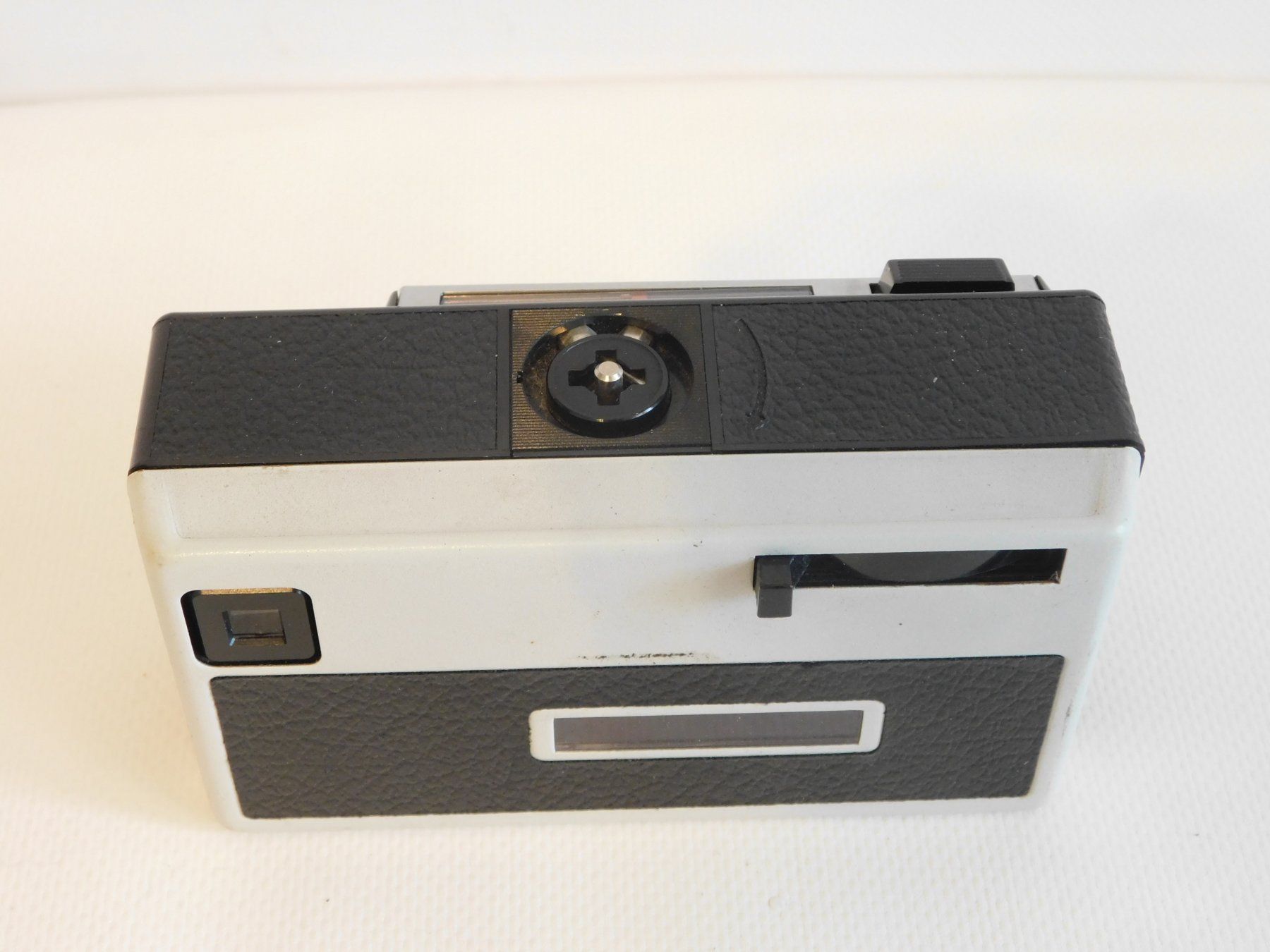 Kodak Fotocamera: Kodak Instamatic 224 1965er – Usato da Emmenbrücke venduto da Ulisse-22 2