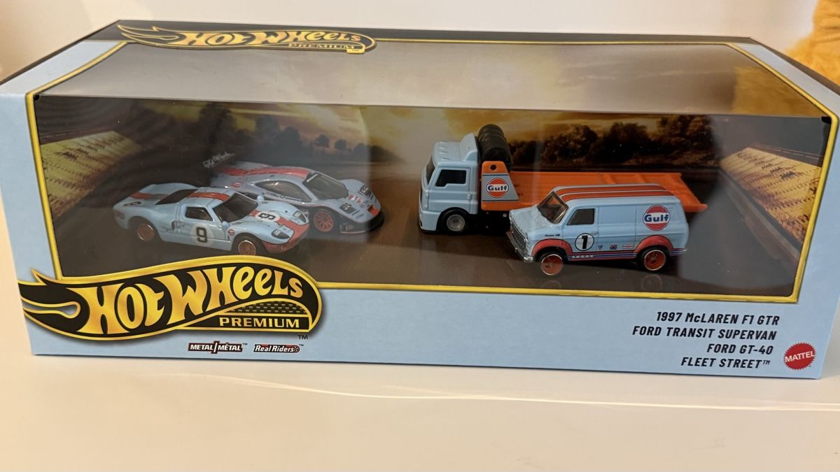 Hot Wheels Modellini d'auto: Hot Wheels Premium Gulf Set - Neu – Nuovo e nell'imballaggio originale da Basel venduto da Zomeg 4
