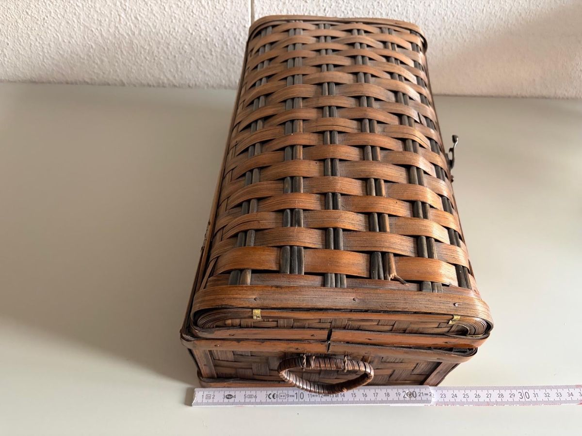 Truhen: Truhe geflochten Holz braun.  – Gebraucht aus Sargans von Pacor 1