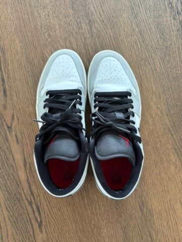 Nike Scarpe da uomo: Nike Jordan 1 Low Light Smoke Grey – Taille 43 – Usato da Lausanne venduto da skayfasano 4