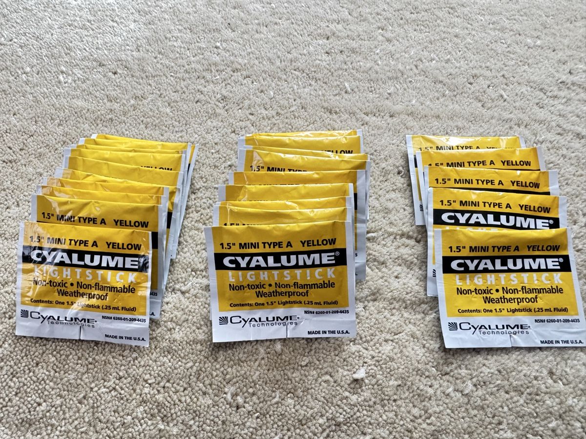 Lampen: 25x Cyalume lightstick mini yellow – Neu (gemäss Beschreibung) aus Massagno von ilm_vd96