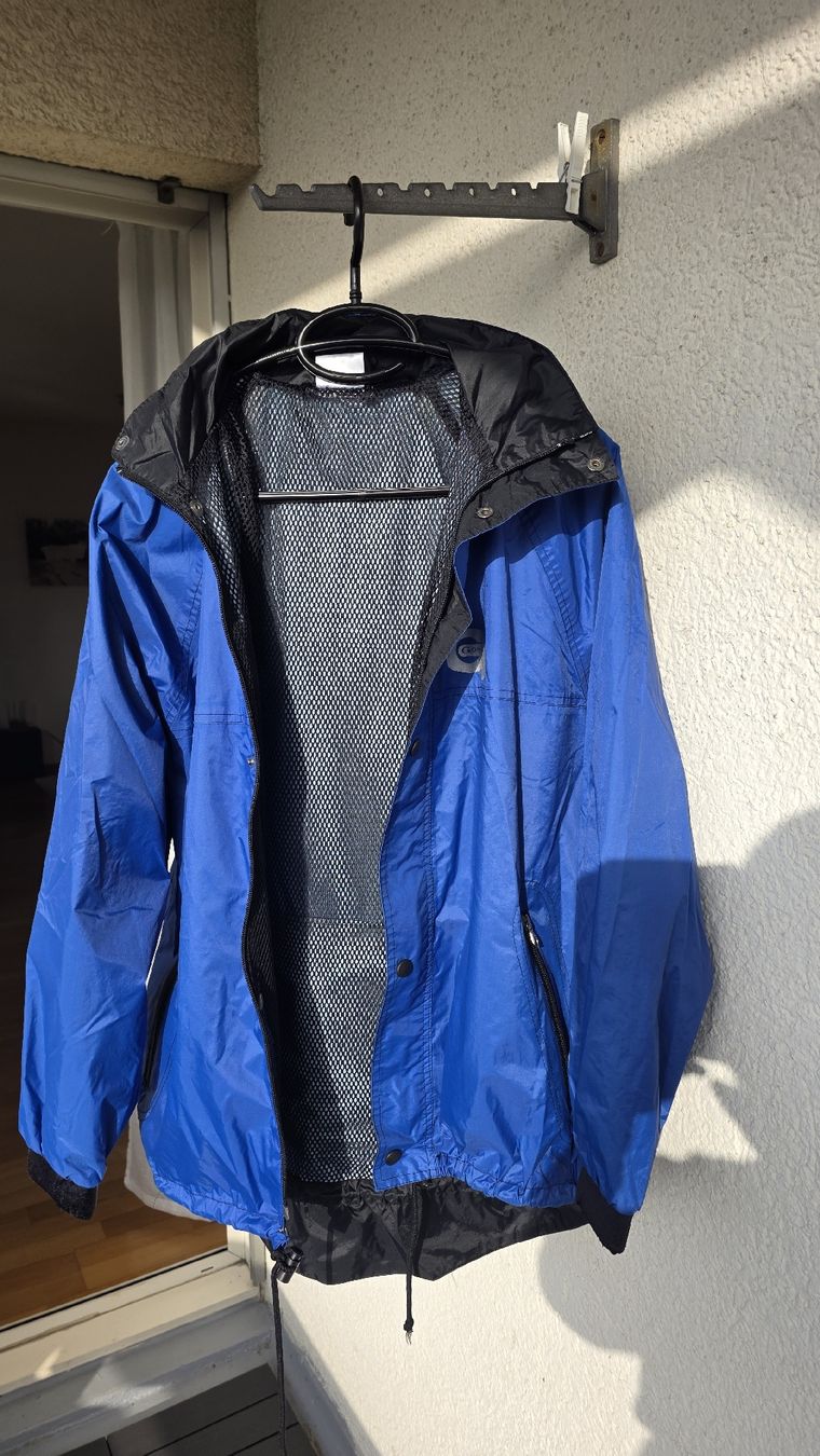 Giacche: Regenjacke – Usato da Dübendorf venduto da Jolenia