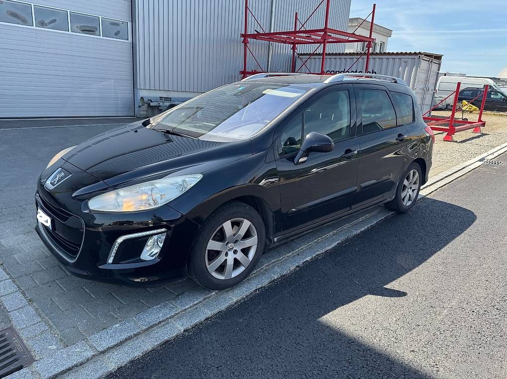 Autos: Peugeot 308 SW für Ersatzteile oder Bastler oder Export – D'occasion à Altnau par stormridermc