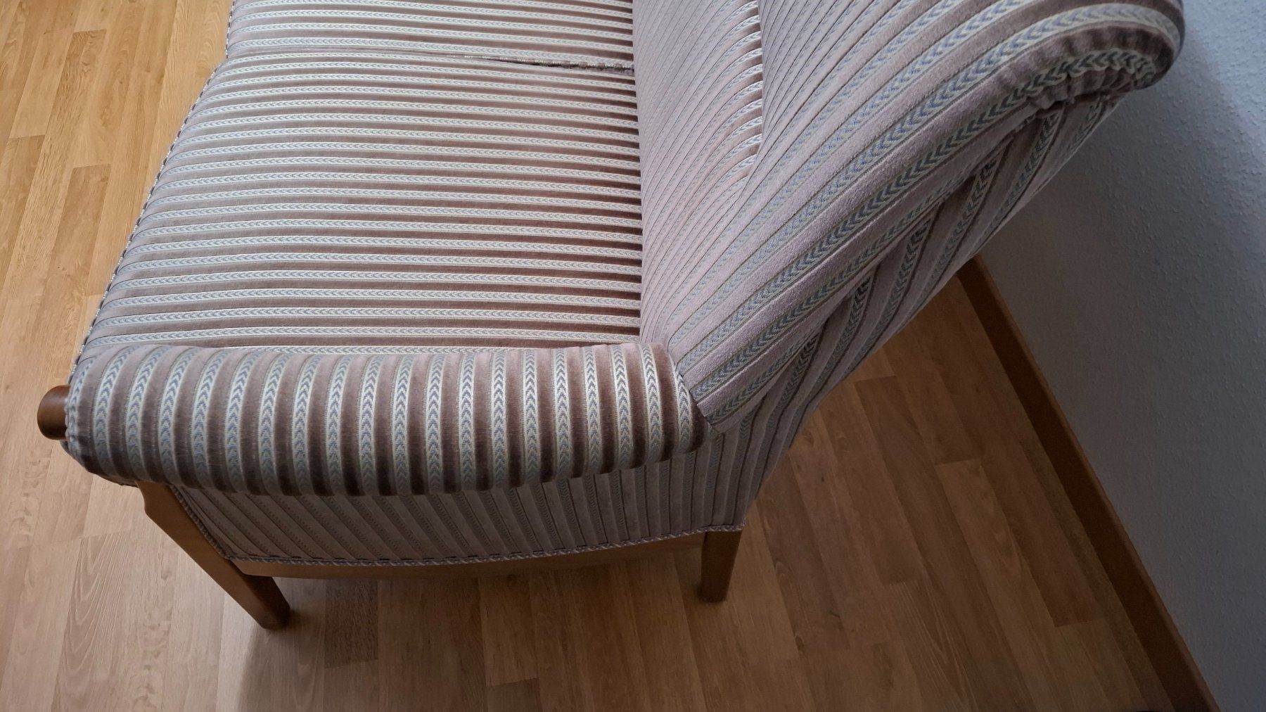 Divani: Schönes Vintage Sofa, 3-Sitzer – Usato da Basel venduto da raawree 1