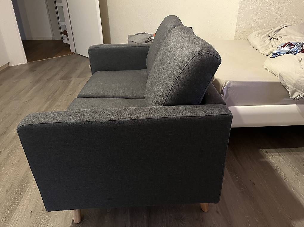 Sofas: Kleines 2-Sitzer Sofa zu verkaufen – Gebraucht aus Graben von kum_75v2 1
