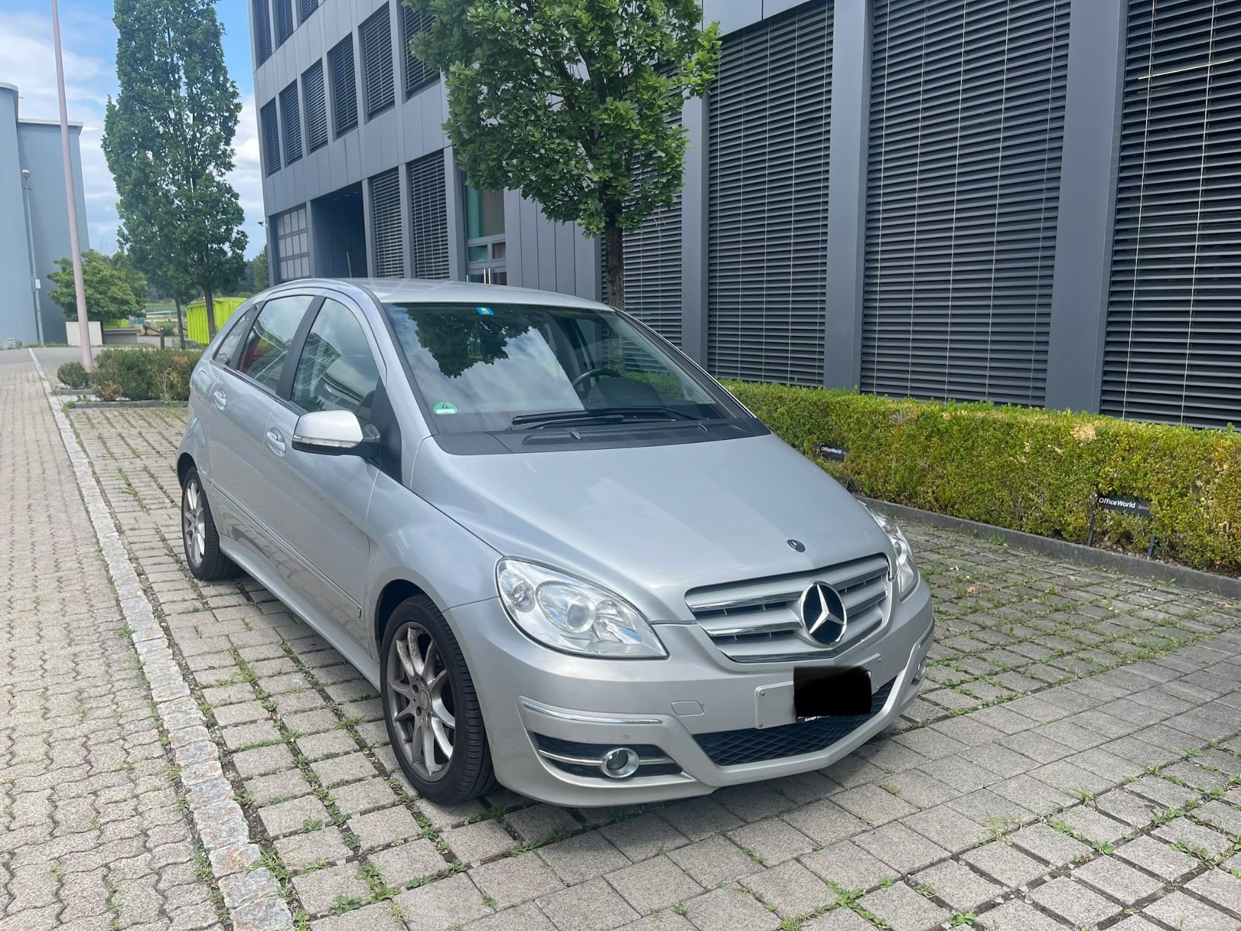 Mercedes-Benz Automobili: Mercedes-Benz B200 AB MFK 2025 – Usato da Lichtensteig venduto da elektronik-service