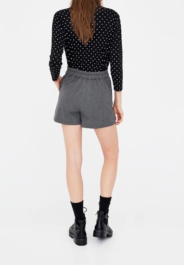 Pantaloni: Grey belted summer shorts – Nuovo (secondo la descrizione) da solothurn venduto da mil_ja.t 1