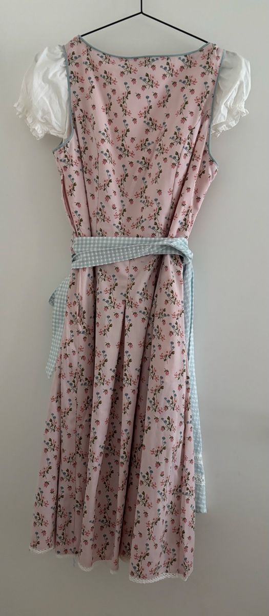 H&M Robes: Dirndl H&M Divided rosa hellblau Grösse 38&40  – D'occasion à Bülach par Karuna 1