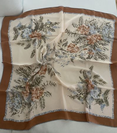 Seiden Foulard 🌸