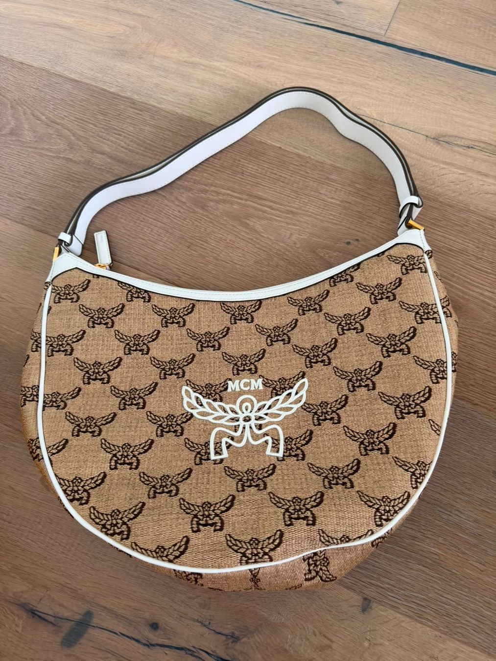 Mcm Borse da donna: Neu Original MCM Ascending Moon Schultertasche – Nuovo (secondo la descrizione) da Wangen SZ venduto da Rol_20 3