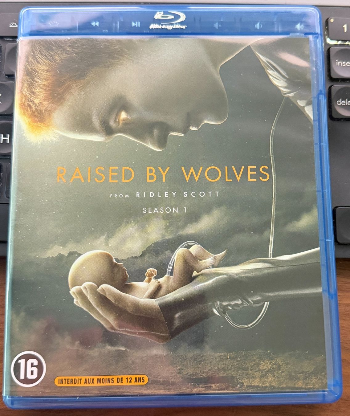 Tutti i DVDs: Raised by Wolves - Saison 1 (2020) - Blu-ray – Usato da Semsales venduto da __Florian__ 1