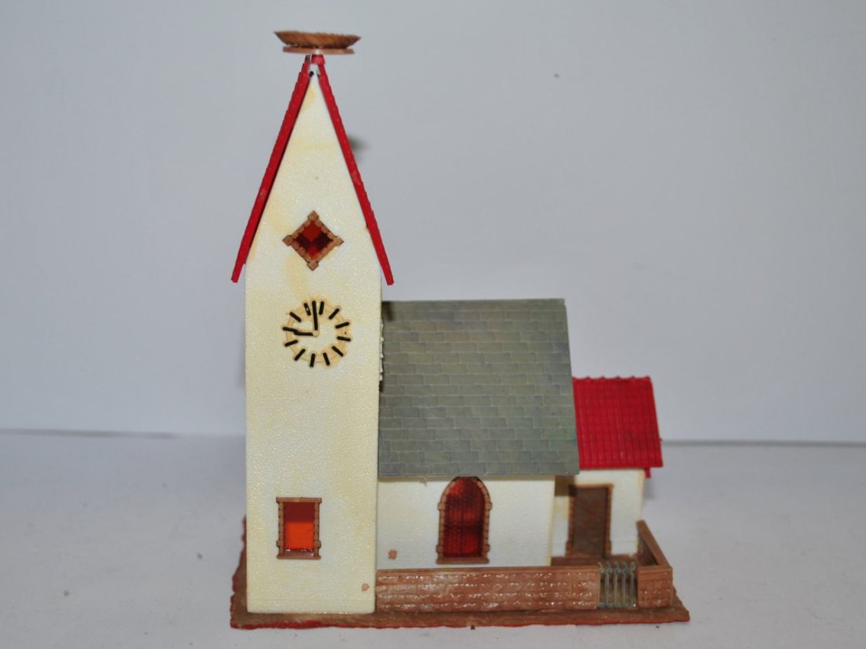Faller Modelleisenbahnen: Faller Kirche (PDB130) – Gebraucht aus Aarwangen von Bahnsupport