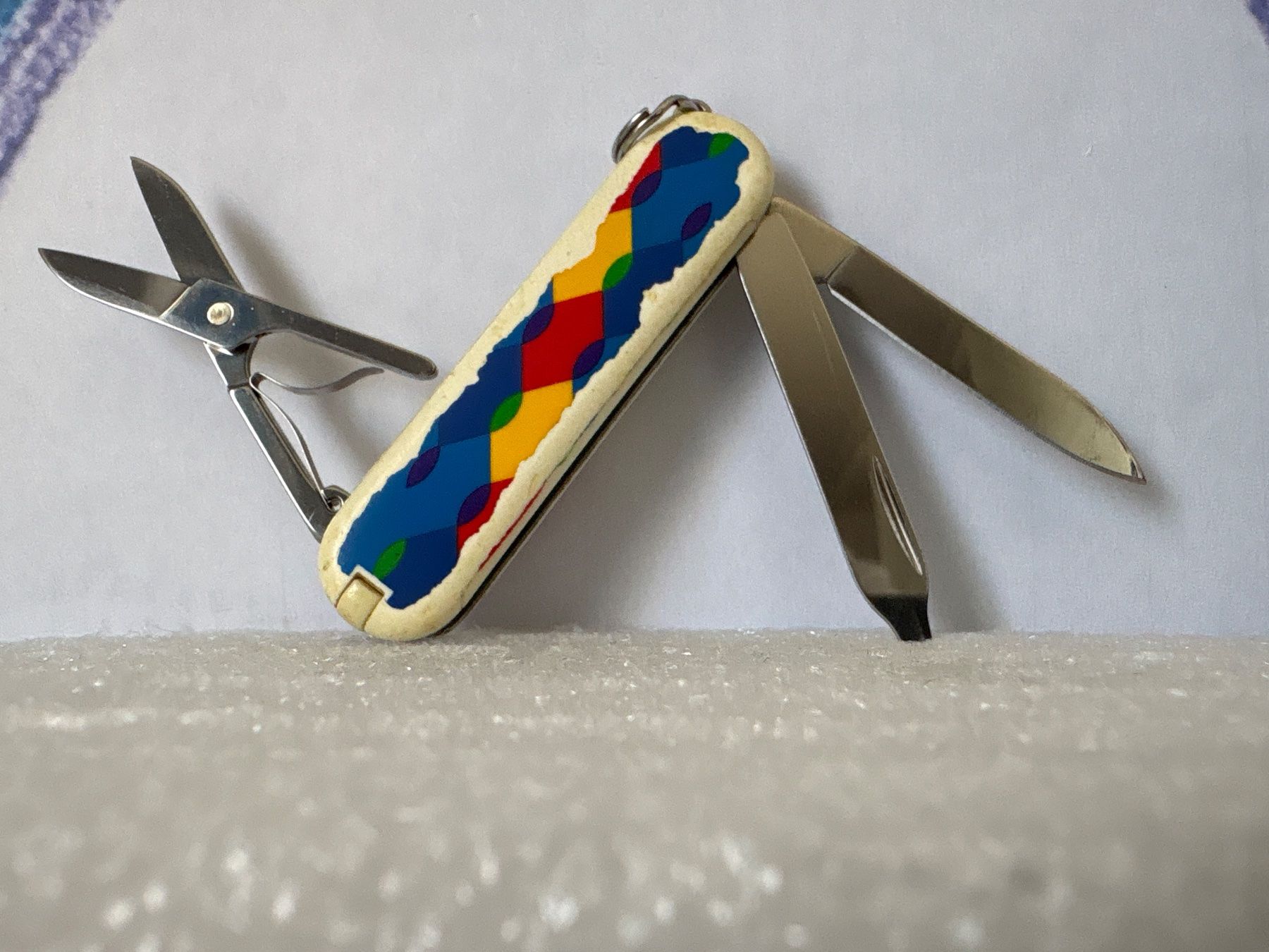 Victorinox Taschenmesser: VICTORINOX - Classic Limited Edition 2012 - Yustaposed – Gebraucht aus Andwil SG von Rainboli 1