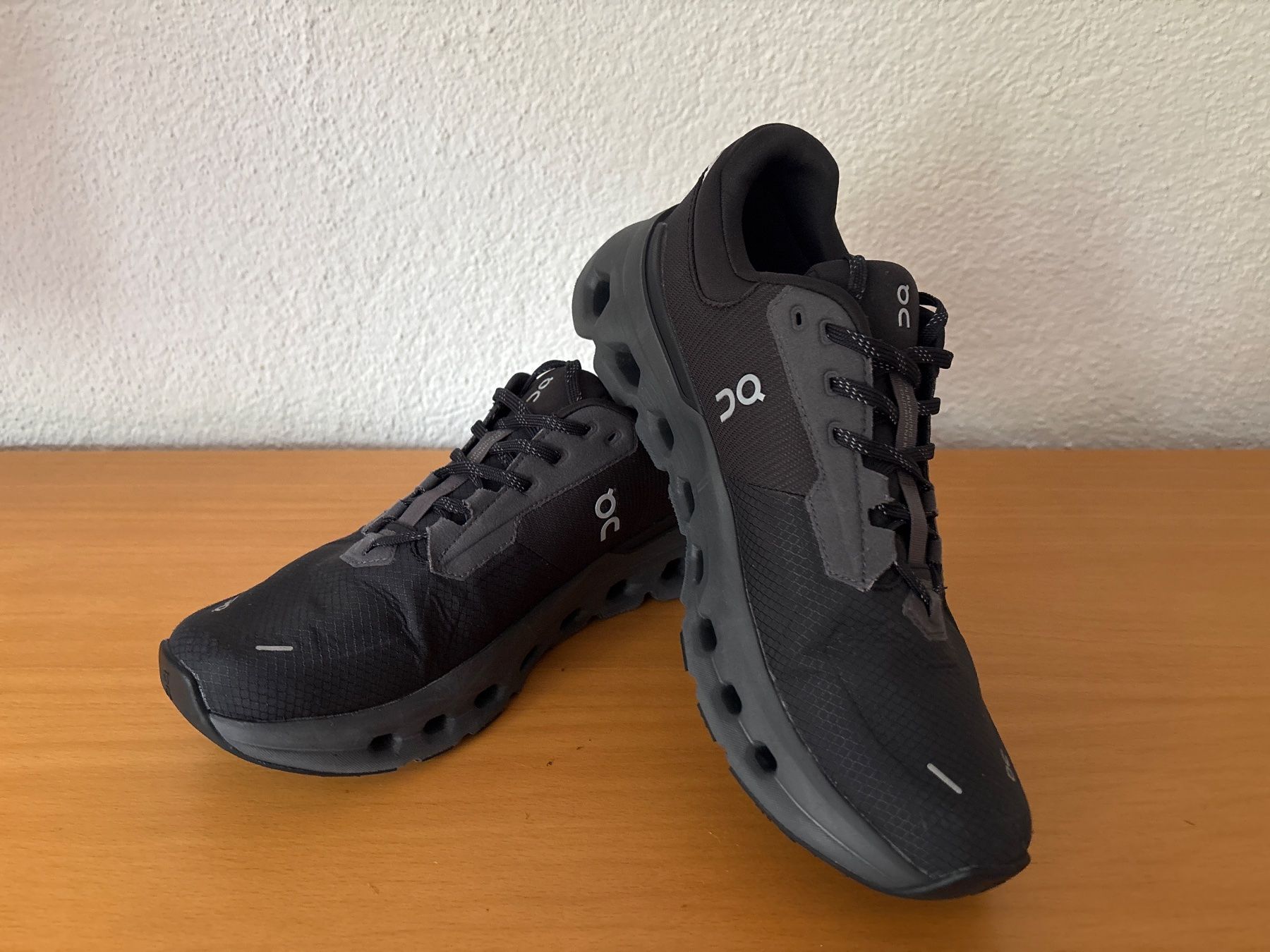 On Chaussures hommes: On Turnschuhe, Cloudrunner, waterproof, Gr. 41 – Neuf (Voir description) à Frauenfeld par zwerg13