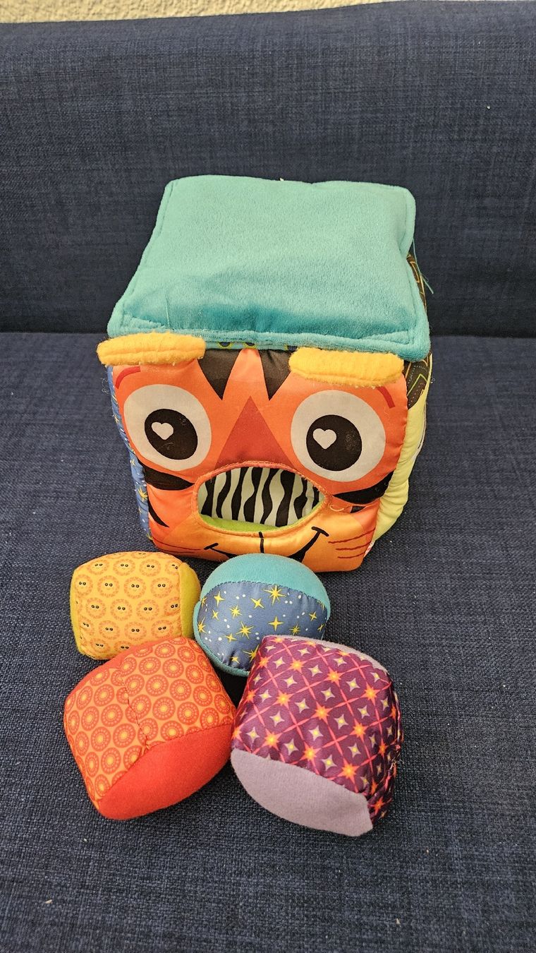 Spielzeuge: Activity Cube with 5 Soft Balls Toy Play Set Good Condition – Gebraucht aus Dübendorf von Danas_Corner