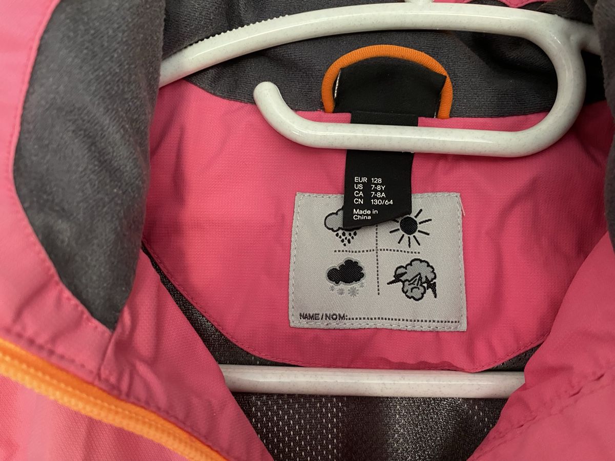 H&M Giacche & Cappotti: Pinke Mädchen Regenjacke Grösse 128 – Usato da Volketswil venduto da Stutzmeili 2