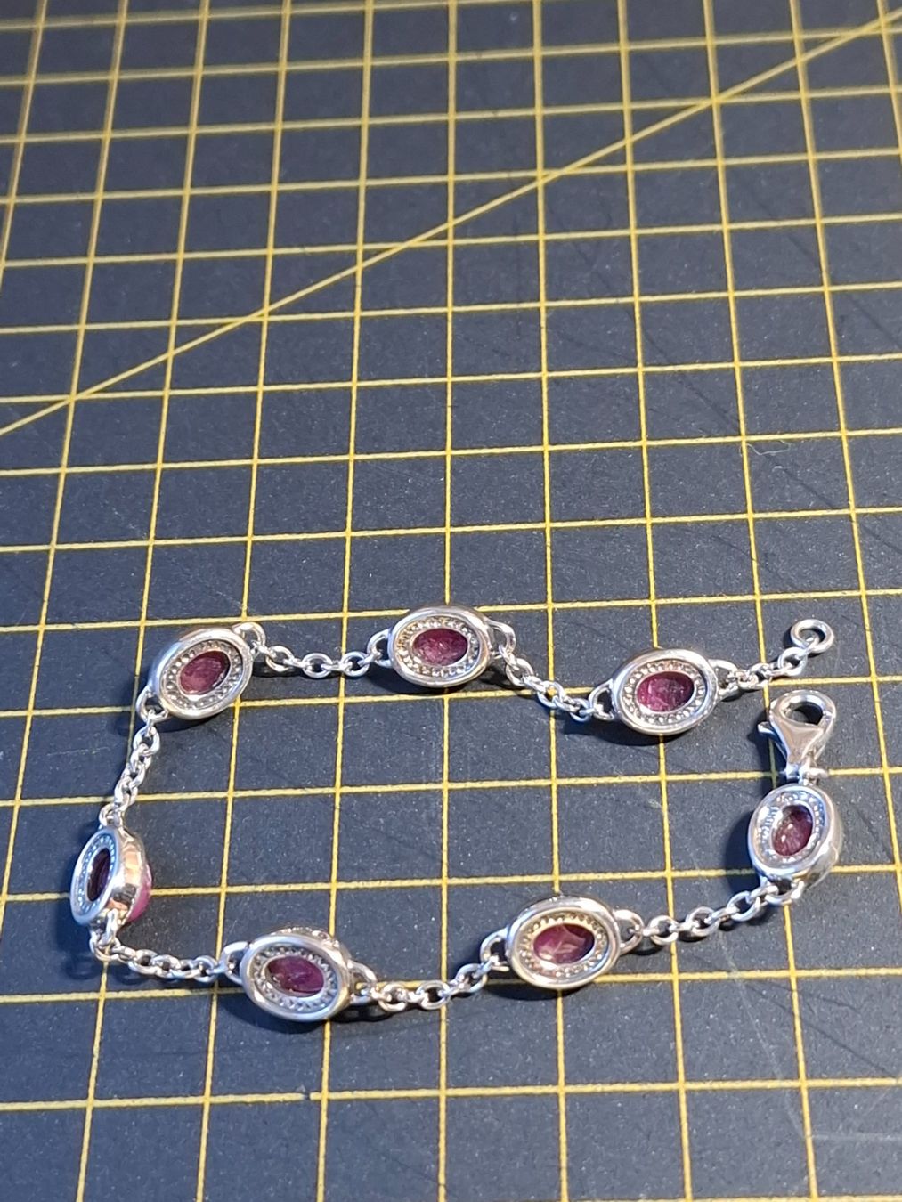 Bracciali & Braccialetti: Armkette Silber 925 mit Korunde – Usato da Zwieselberg venduto da Halifaxmendusli 2