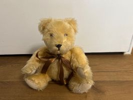 Vintage Sammlerbär Plüsch mit Stickerei „AF“ am Fuß