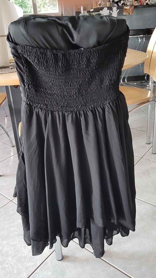 Vestiti & Gonne: robe noire – Usato da Courgenay venduto da chantalcm 1