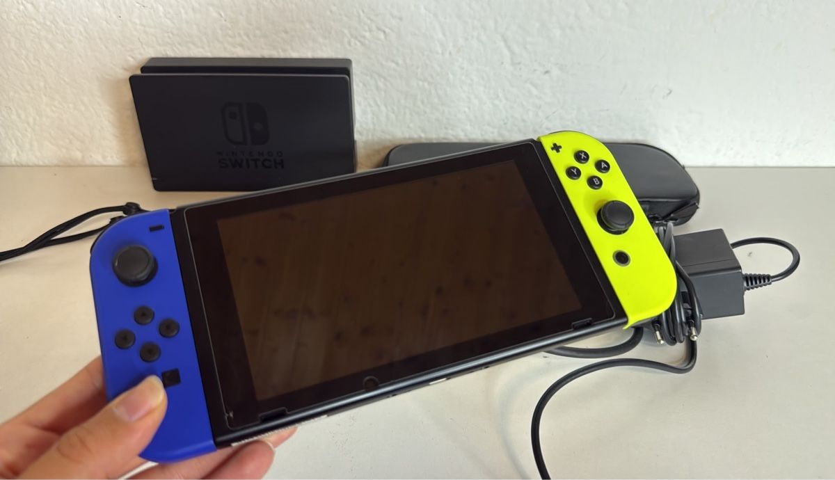 Nintendo Console: Nintendo Switch Konsole - with screen protector! – Usato da Ehrendingen venduto da bubulence 2
