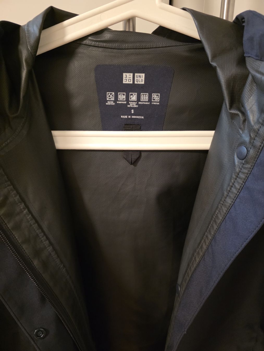 Uniqlo Jacken: Dark blue uniqlo rain jacket – Gebraucht aus Zürich von lit_n7pb 1