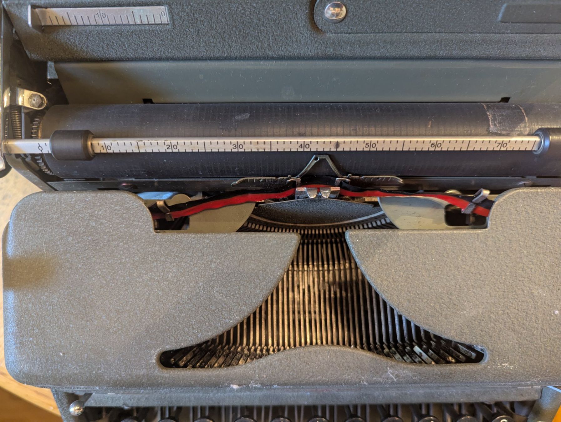 Macchine da scrivere: Alte Hermes Kofferschreibmaschine – Usato da Wohlen AG venduto da tsc_5mb2 1